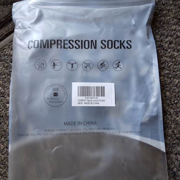 NWT Unisex compression Socks Black 3pk- 1 pair was just tried on never worn - Picture 2 of 4